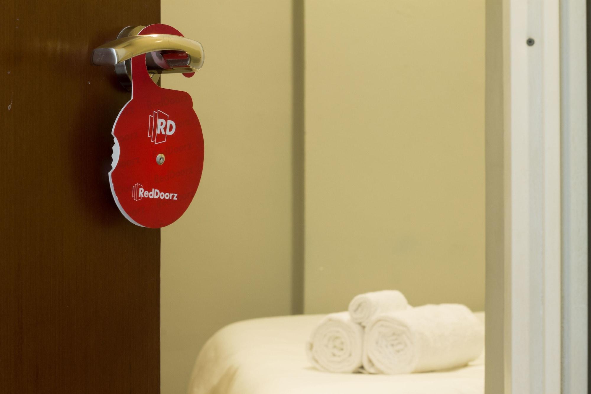 Reddoorz Plus @ Setiabudi Tengah Jakarta Kültér fotó