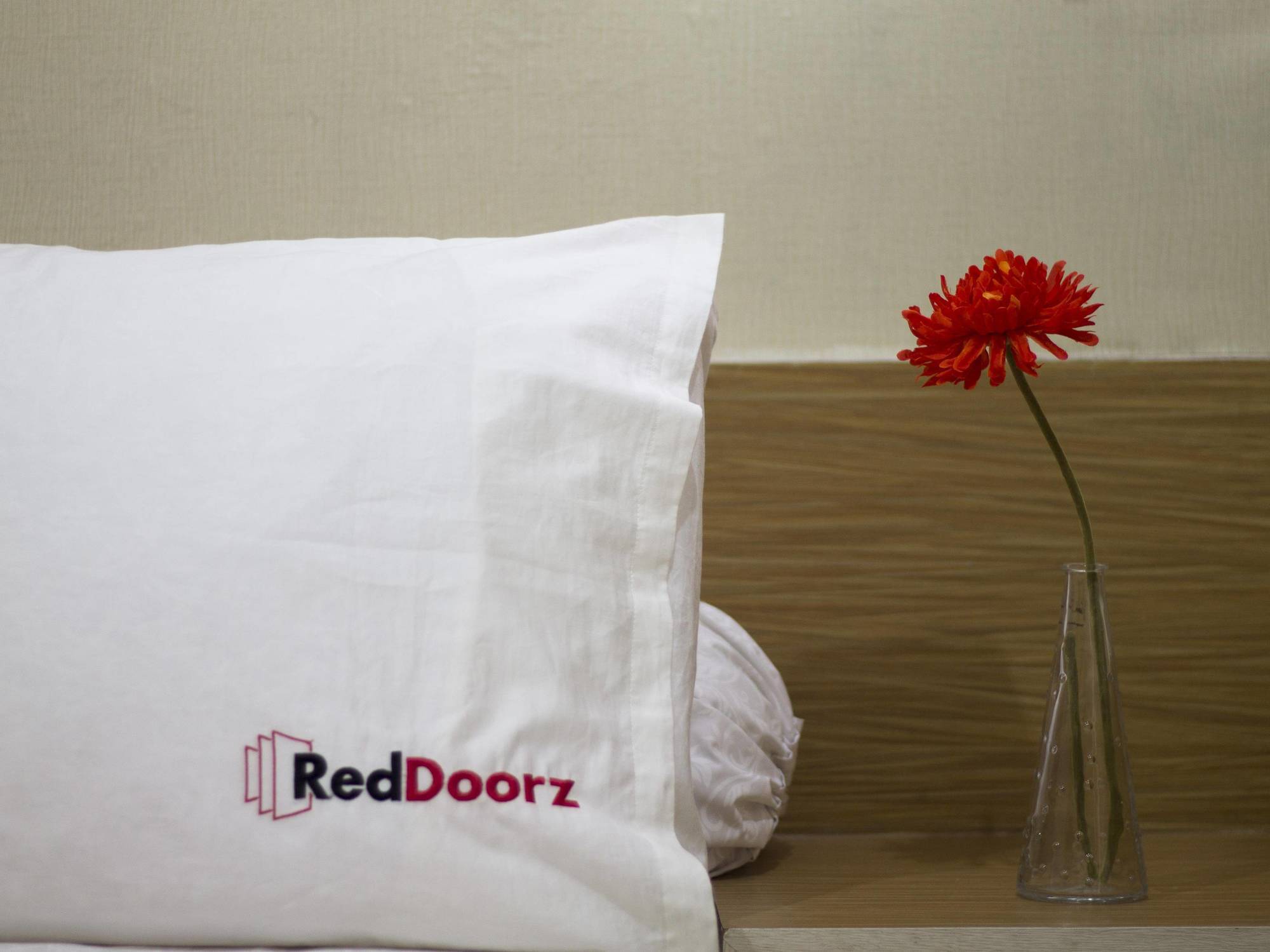 Reddoorz Plus @ Setiabudi Tengah Jakarta Kültér fotó